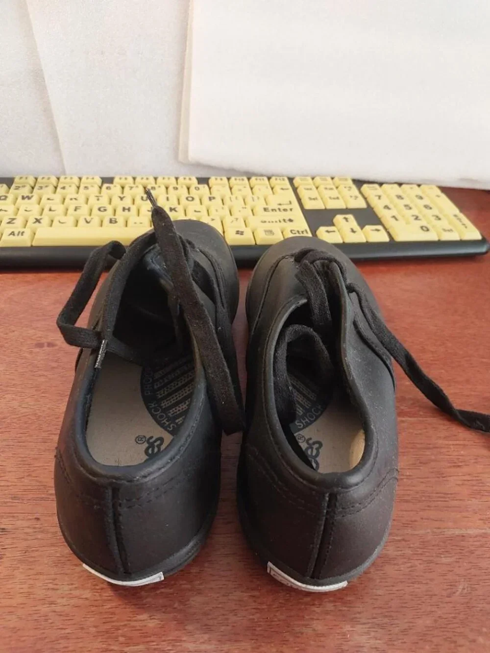 NEW TAG ! Canvees Women Lace up Sneaker Black Leather Shock Proof Insole Sz 7